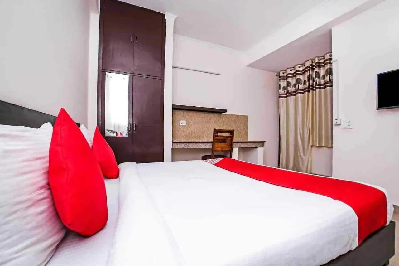 Oyo Hotel Small Town Near Botanic Garden Of Indian Republic Delhi  India